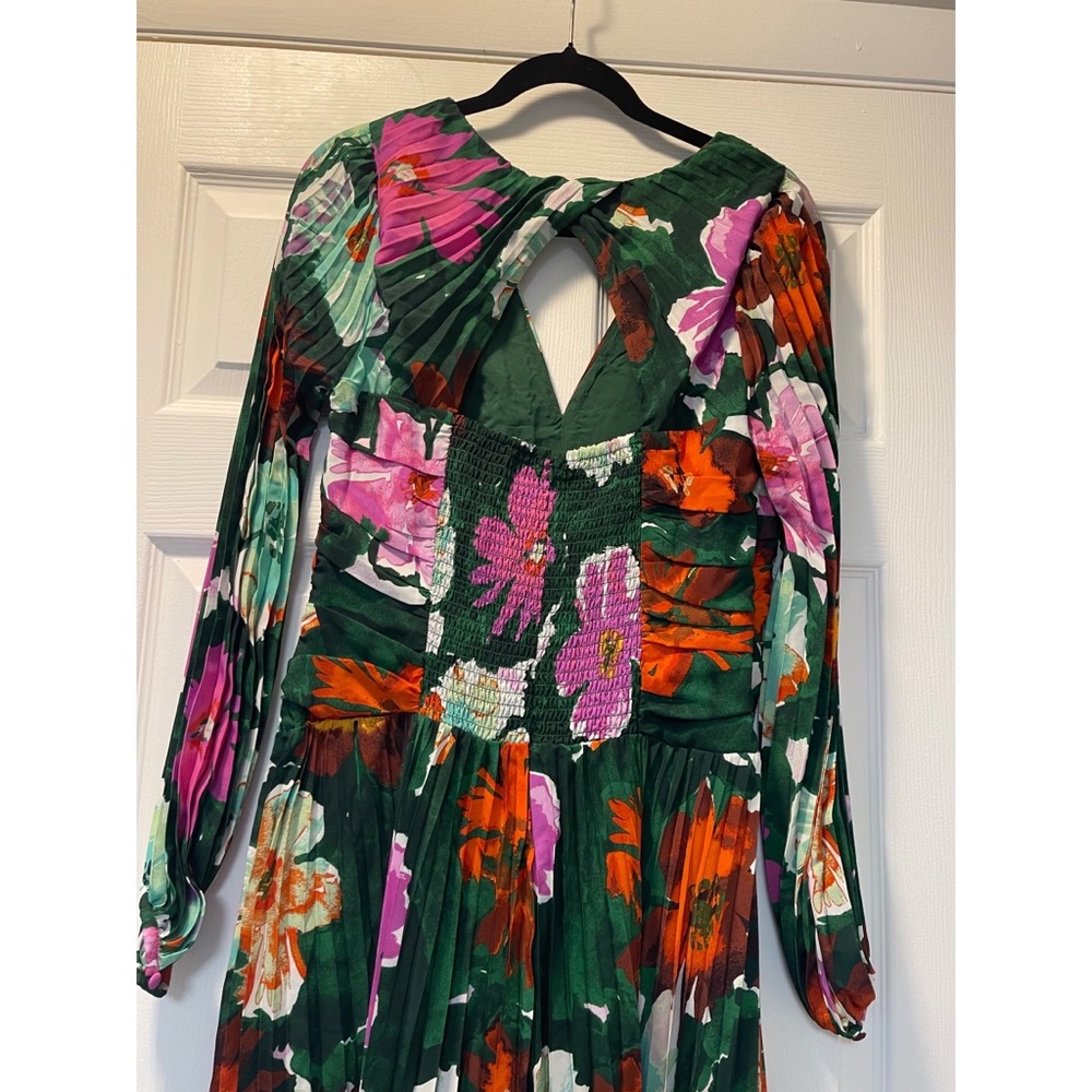 Anthropologie By Anthropologie
Pleated V-Neck Dress Size 4 - Picture 9 of 10